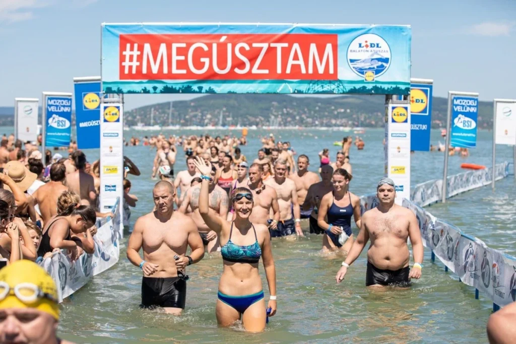 43. Lidl Balaton-átúszást 2025. július 26-án rendezik meg, hagyományosan Révfülöp és Balatonboglár között.