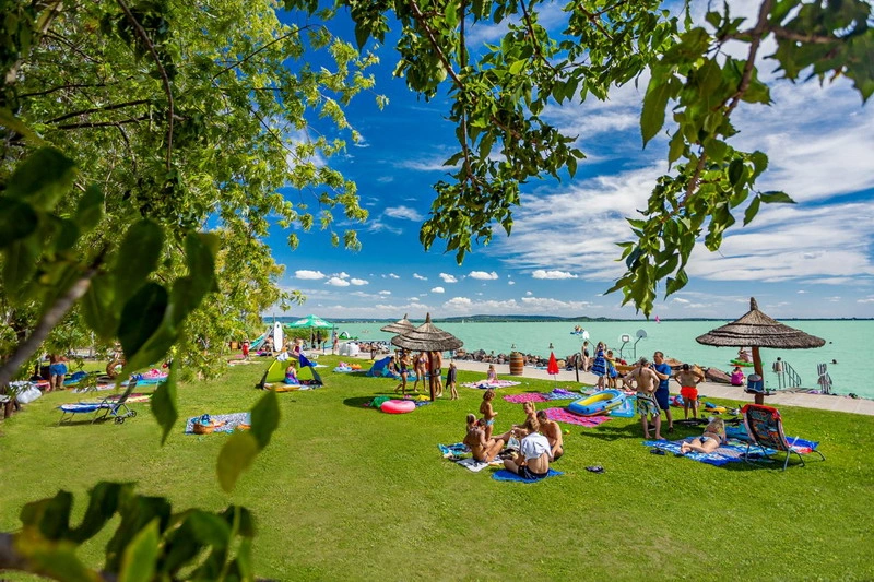 A Napfény Strand szolgáltatáskínálata 2025-ben is kiemelkedő: